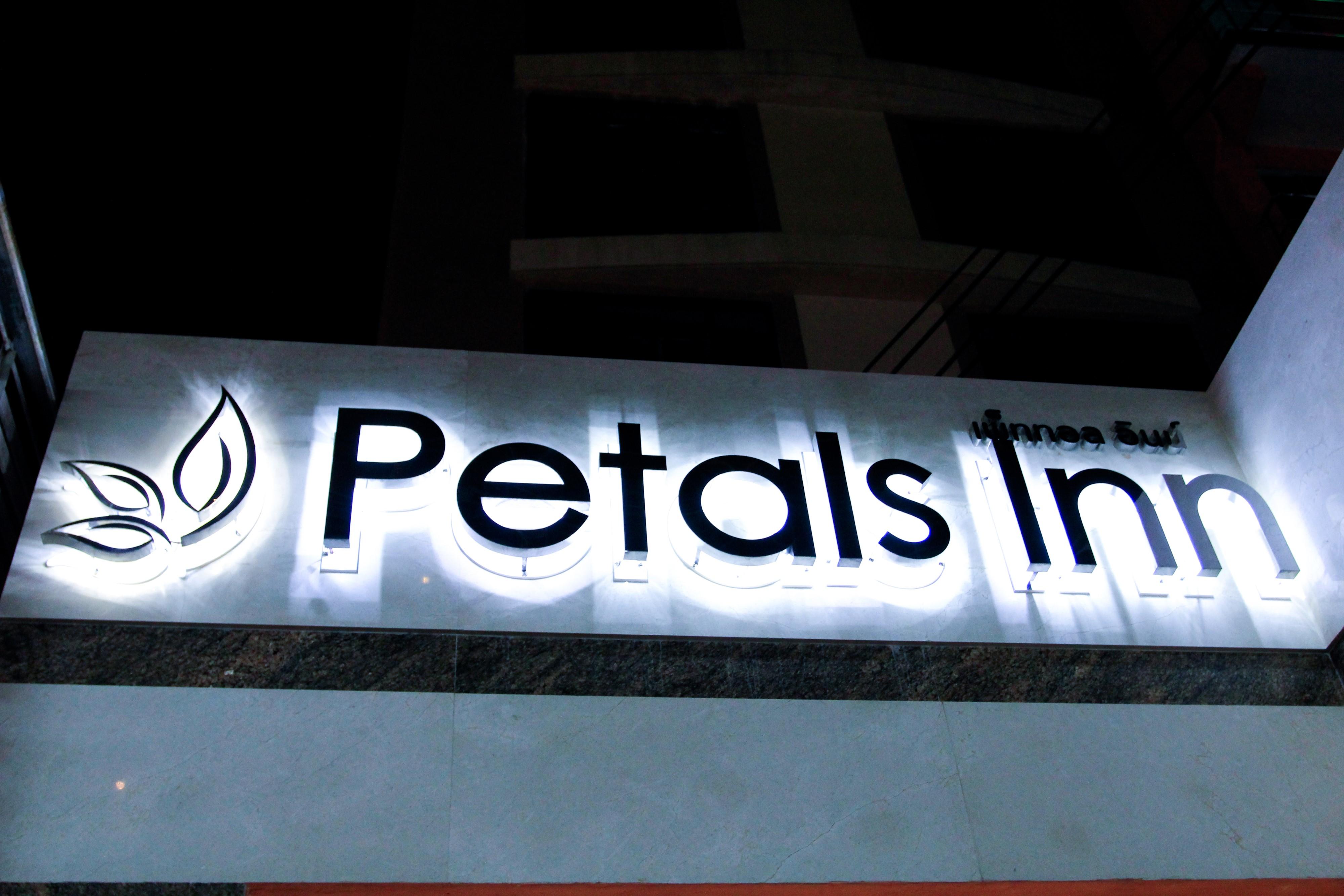 Petals Inn Bangkok Exterior foto